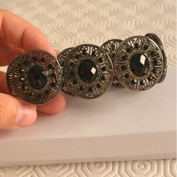 Vintage Style Pewter Bracelet with Black Crystal Cabochon Accents Elastic - Picture 2 of 4